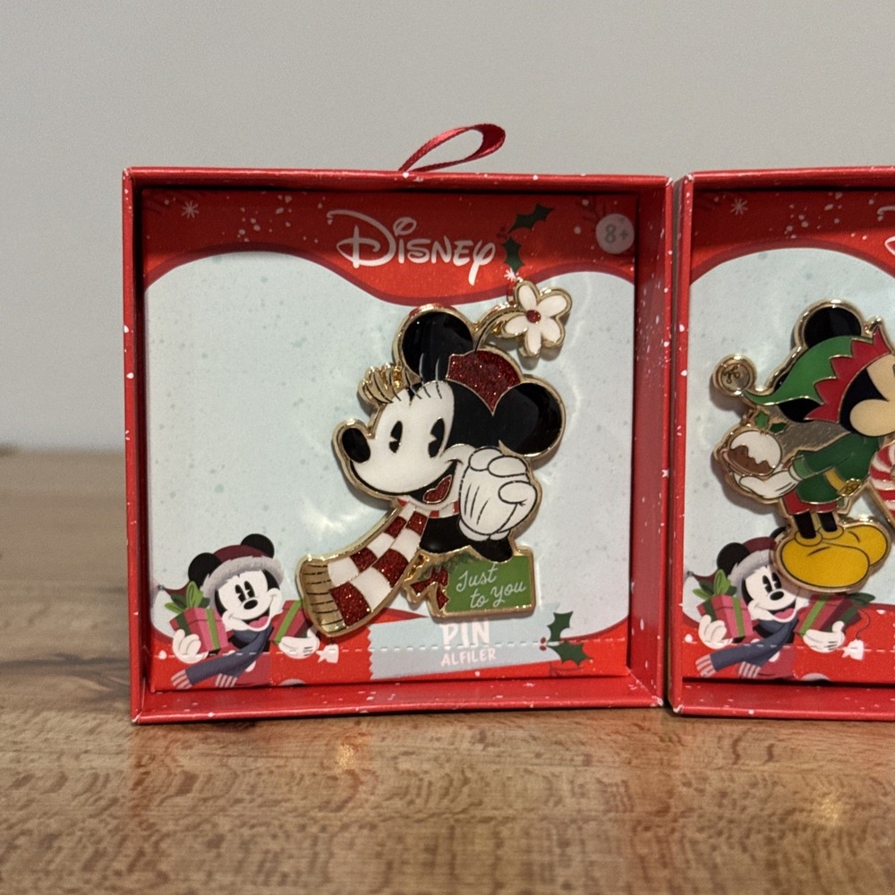 Disney Mickey & Minnie Premium Holiday Pin – Aldi 2025 Christmas Complete Set - Picture 2 of 5
